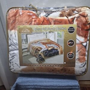 AMOR Luxurious Cloudy Blanket - Brown and White